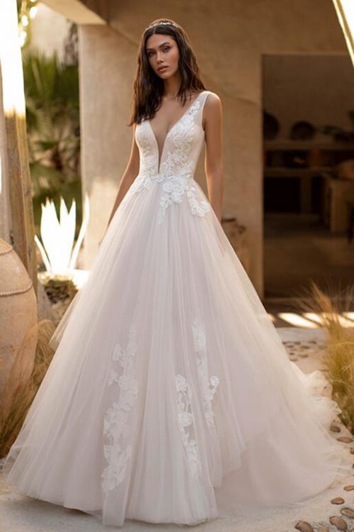  A-line Deep V-neck Sleeveless Appliques Lace Sweep/Brush Train Long Wedding Dresses